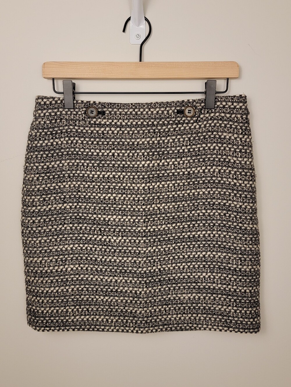 LOFT Black White Chunky Tweed Mini Skirt Button Detail Women's Size 2